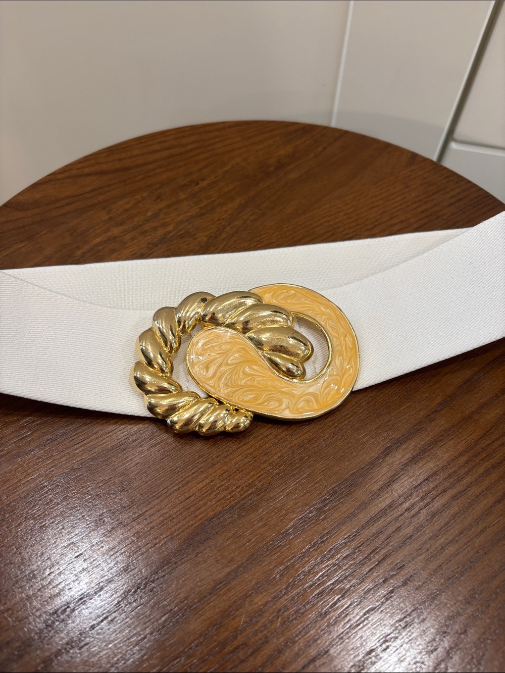 Gold-Tone Floral Swirl Buckle Elastic Waist Belt - White